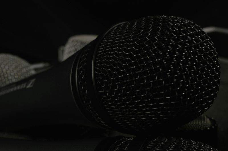 Choisir le bon micro pour sa voix : les bases à connaître